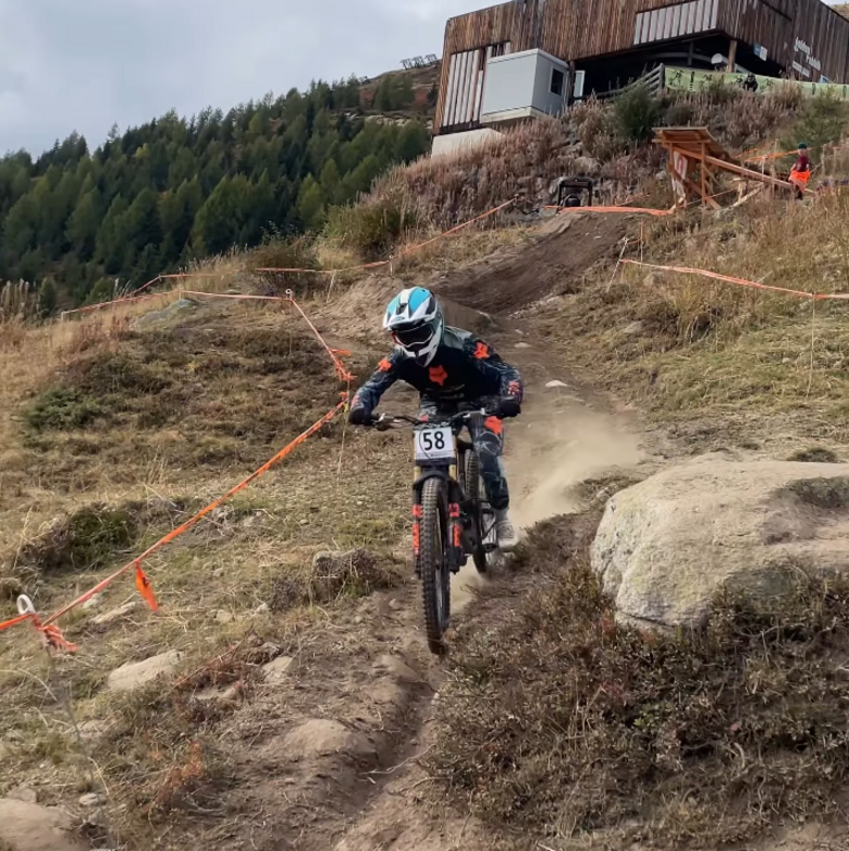 Milton ute & testar cykeln på Europacup